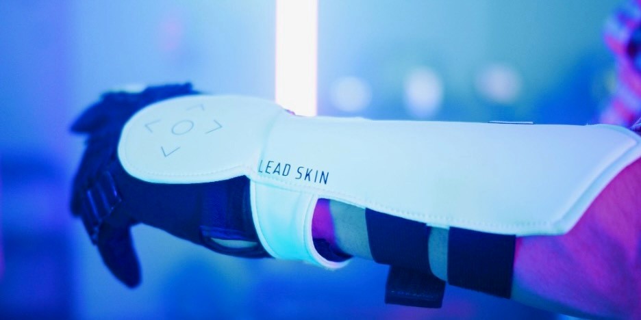 Lead skin arm band